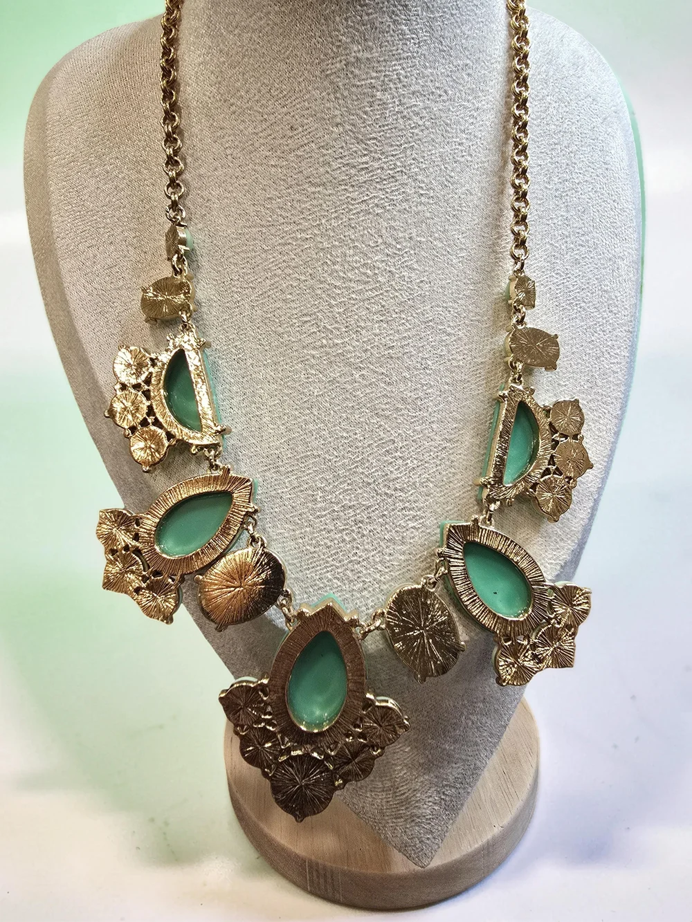 Kate Spade Vibrant Green Day Tripper Bib Necklace Gold-Tone
